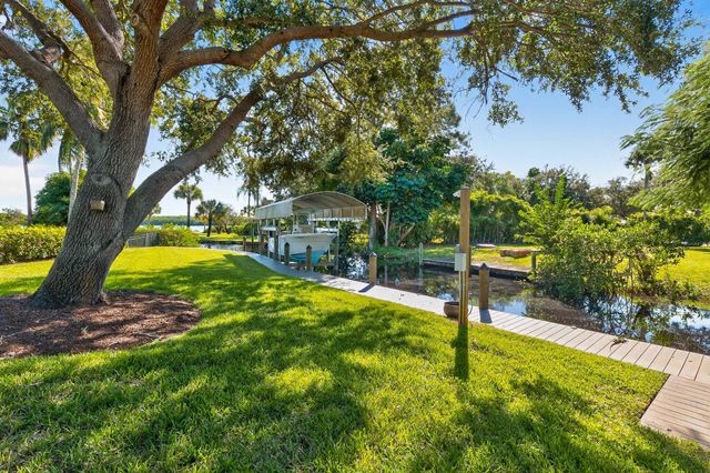 802 SE Portage Avenue, Port St Lucie, FL 34984