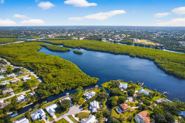 802 SE Portage Avenue, Port St Lucie, FL 34984