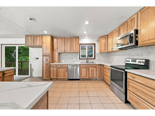 2821 Sw WILLOWBROOK Ct, Gresham, OR 97080