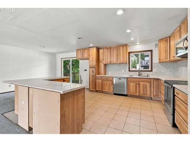 2821 Sw WILLOWBROOK Ct, Gresham, OR 97080