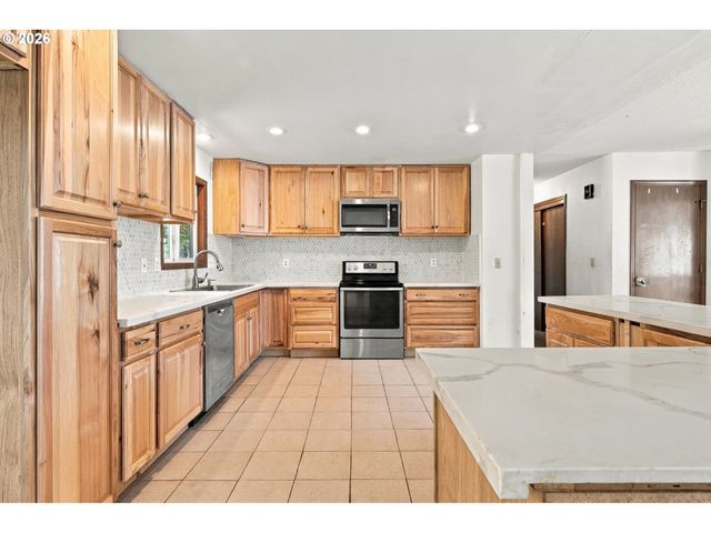 2821 Sw WILLOWBROOK Ct, Gresham, OR 97080