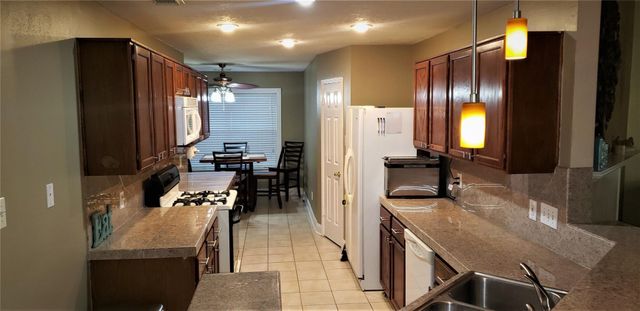 205 Sharnoll Circle, League City, TX 77573