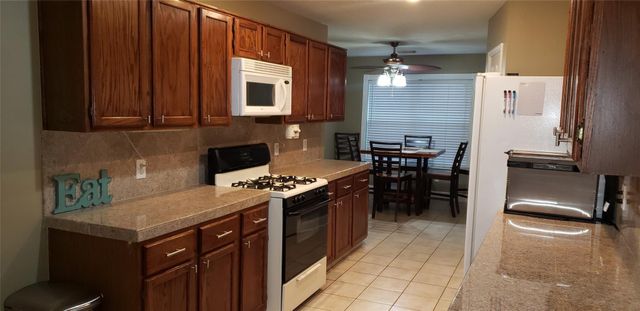 205 Sharnoll Circle, League City, TX 77573