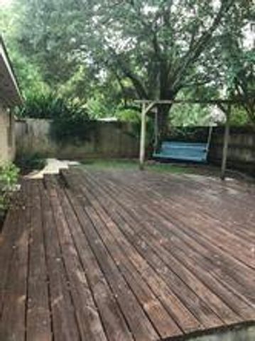 205 Sharnoll Circle, League City, TX 77573