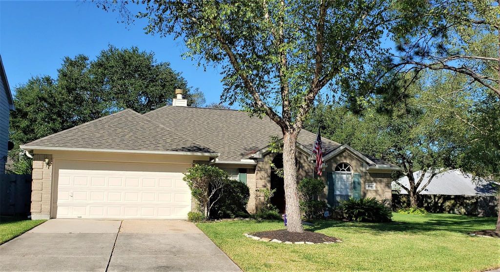 205 Sharnoll Circle, League City, TX 77573