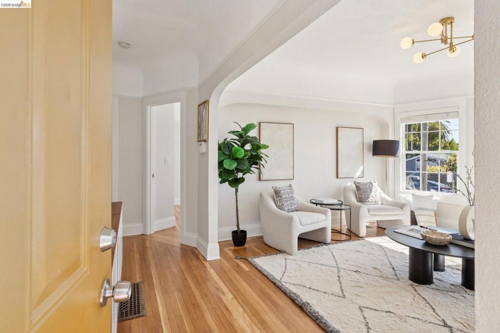 Image 4 of property listing at 2161 48th AVE, Oakland, CA 94601