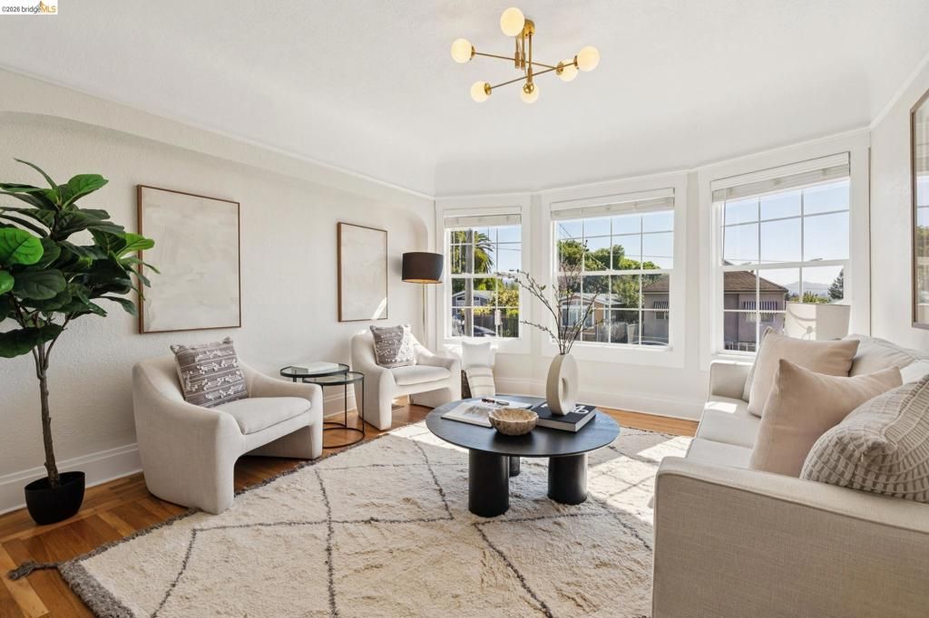 Image 5 of property listing at 2161 48th AVE, Oakland, CA 94601