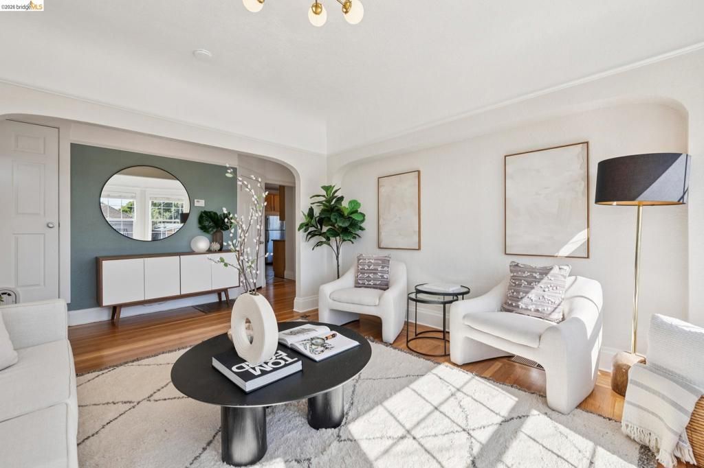 Image 6 of property listing at 2161 48th AVE, Oakland, CA 94601