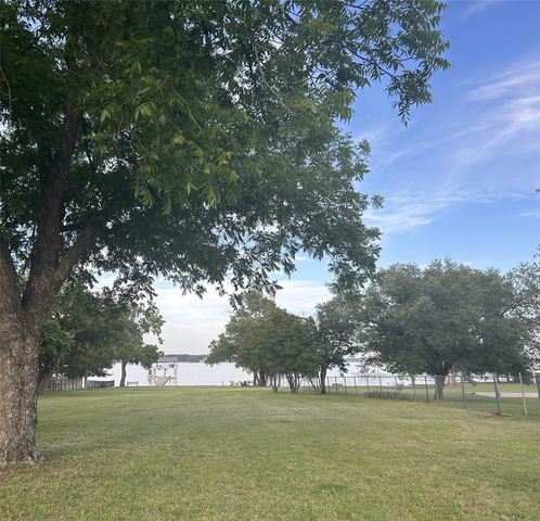 216 N Broadway Road, Azle, TX 76020