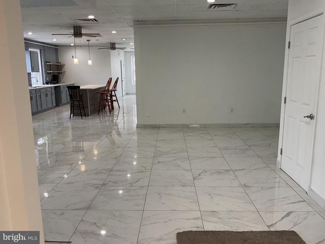 1880 W MARKET ST, York, PA 17404