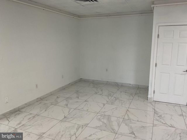 1880 W MARKET ST, York, PA 17404