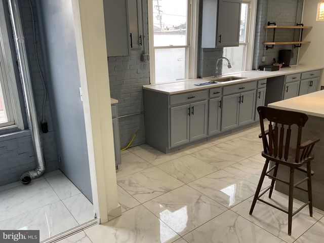 1880 W MARKET ST, York, PA 17404