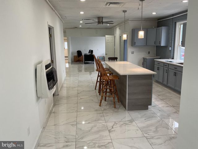 1880 W MARKET ST, York, PA 17404