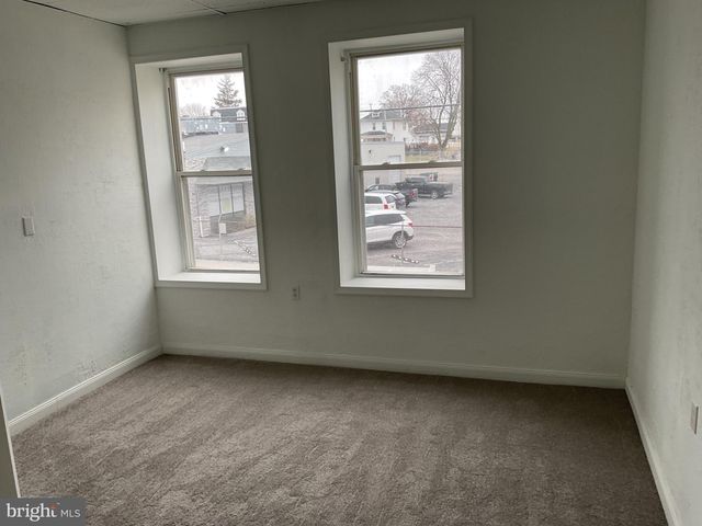 1880 W MARKET ST, York, PA 17404