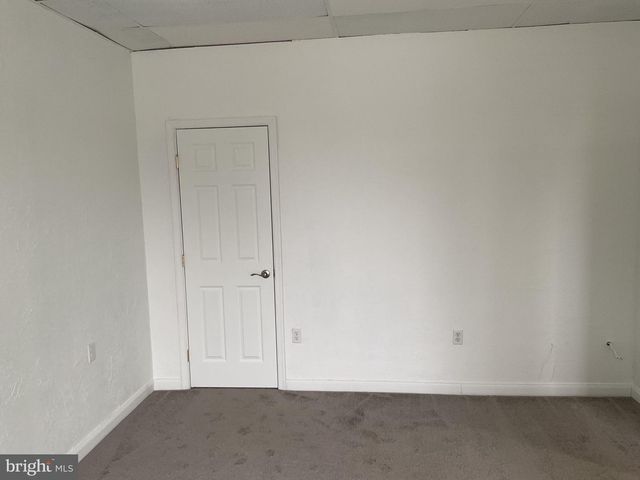 1880 W MARKET ST, York, PA 17404