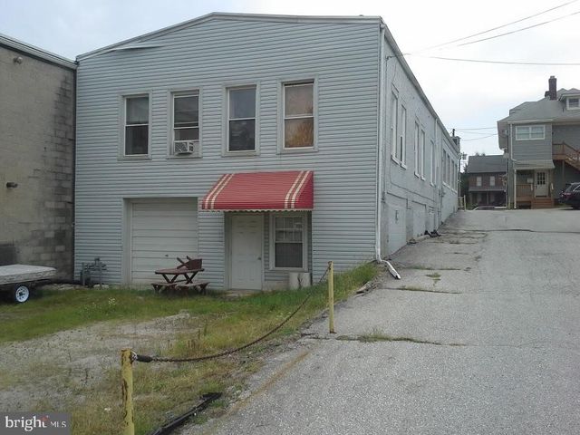 1880 W MARKET ST, York, PA 17404