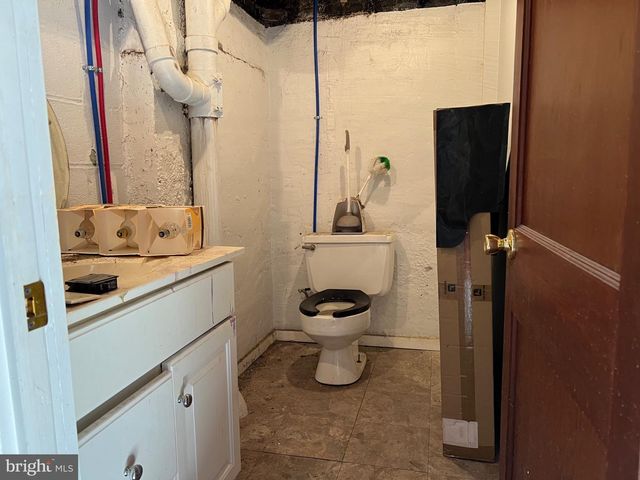 1880 W MARKET ST, York, PA 17404