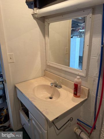 1880 W MARKET ST, York, PA 17404