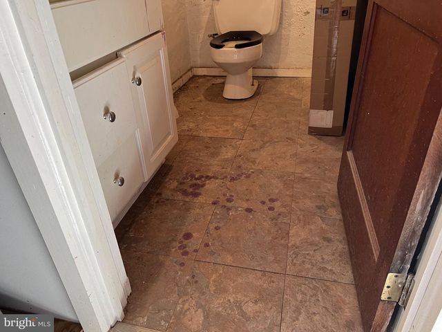 1880 W MARKET ST, York, PA 17404