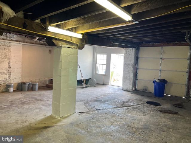 1880 W MARKET ST, York, PA 17404