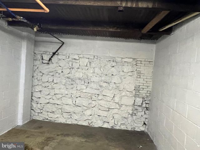 1880 W MARKET ST, York, PA 17404