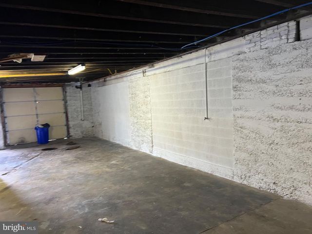 1880 W MARKET ST, York, PA 17404