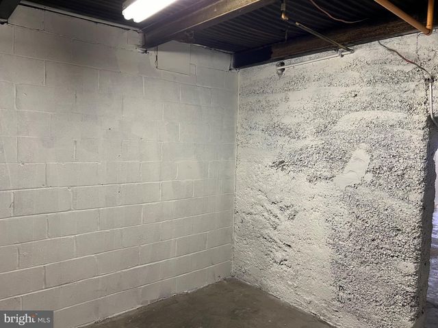 1880 W MARKET ST, York, PA 17404