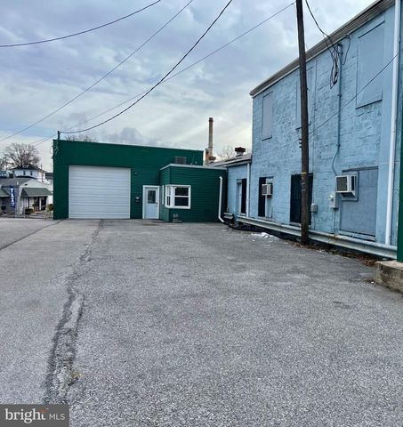 1880 W MARKET ST, York, PA 17404