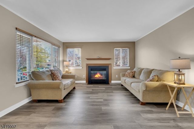 26 Whitehall Ct, Hillsborough Twp., NJ 08844