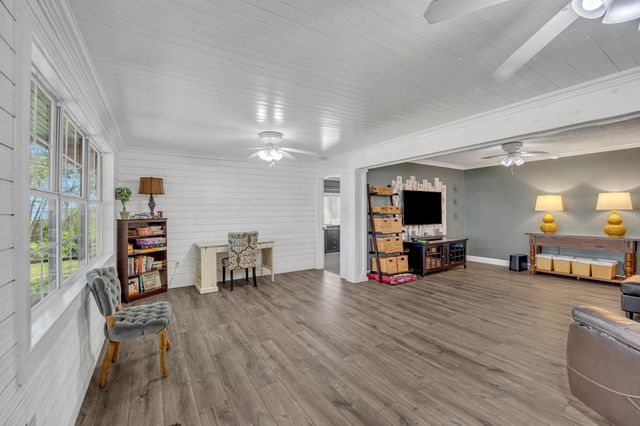 895 Fm 3288 E, Jacksonville, TX 75766