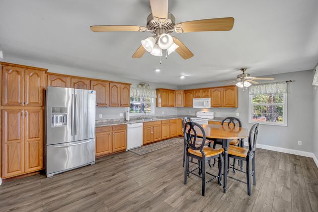 895 Fm 3288 E, Jacksonville, TX 75766