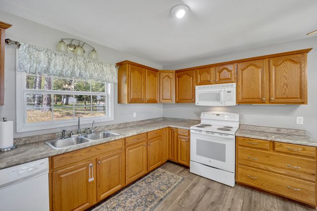895 Fm 3288 E, Jacksonville, TX 75766