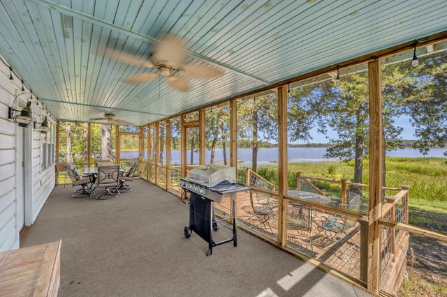 895 Fm 3288 E, Jacksonville, TX 75766