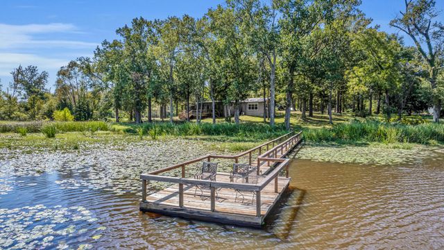 895 Fm 3288 E, Jacksonville, TX 75766