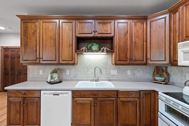 W7436 RIDGESIDE DRIVE, Neenah, WI 54956
