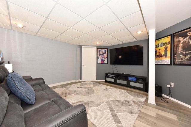 8969 W Hustis STREET, Milwaukee, WI 53224