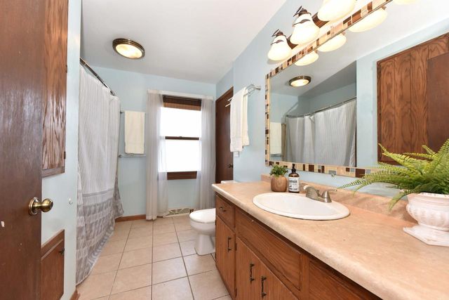 8969 W Hustis STREET, Milwaukee, WI 53224