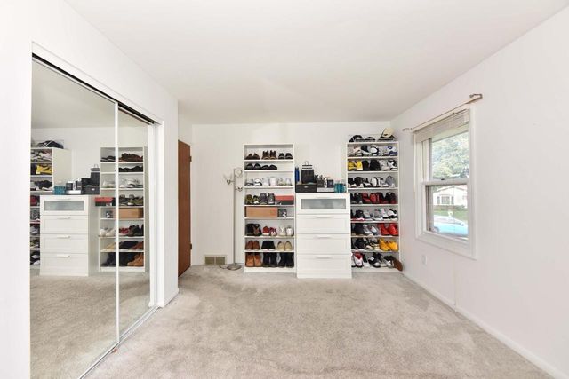 8969 W Hustis STREET, Milwaukee, WI 53224