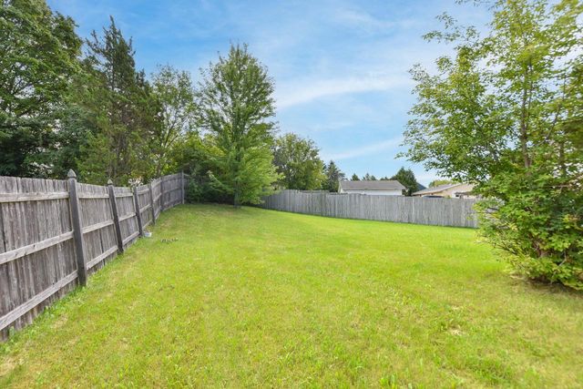 8969 W Hustis STREET, Milwaukee, WI 53224