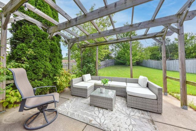 8969 W Hustis STREET, Milwaukee, WI 53224