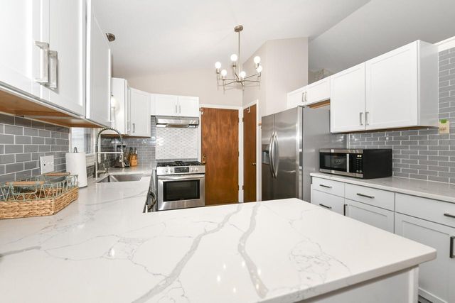 8969 W Hustis STREET, Milwaukee, WI 53224