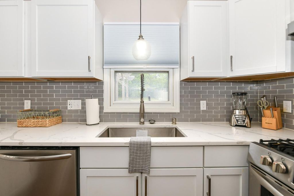 8969 W Hustis STREET, Milwaukee, WI 53224