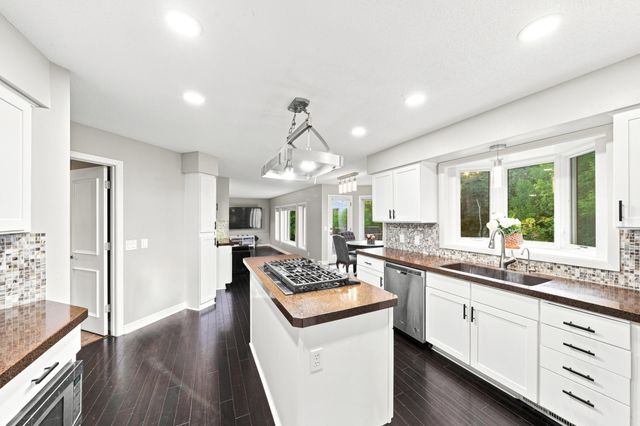 6170 Dallas Lane N, Plymouth, MN 55446