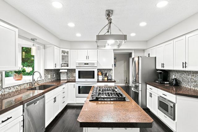6170 Dallas Lane N, Plymouth, MN 55446