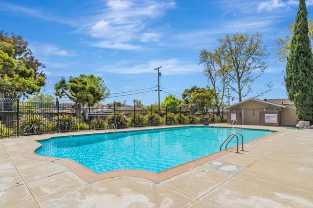 295 Rio Verde Place 4, Milpitas, CA 95035