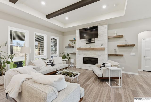 10215 Pintail Drive, Papillion, NE 68046