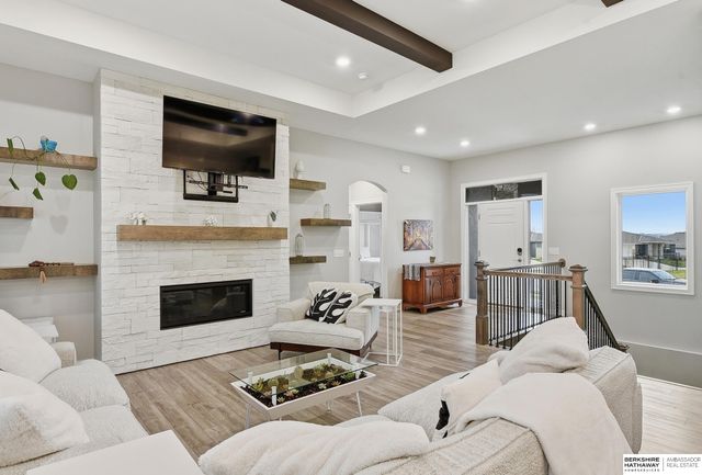 10215 Pintail Drive, Papillion, NE 68046