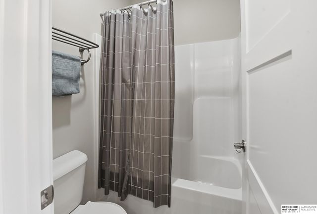 10215 Pintail Drive, Papillion, NE 68046