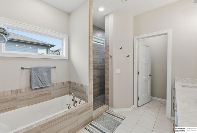 10215 Pintail Drive, Papillion, NE 68046