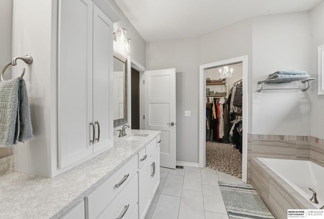 10215 Pintail Drive, Papillion, NE 68046